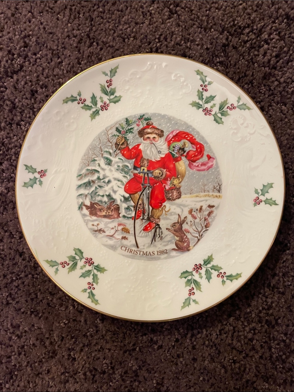 Royal Doulton Porcelain Christmas Plate 1982 Decorative Salad Dessert Plate